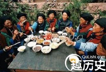 普米族婚礼上为何要夫妇轮吃一碗饭